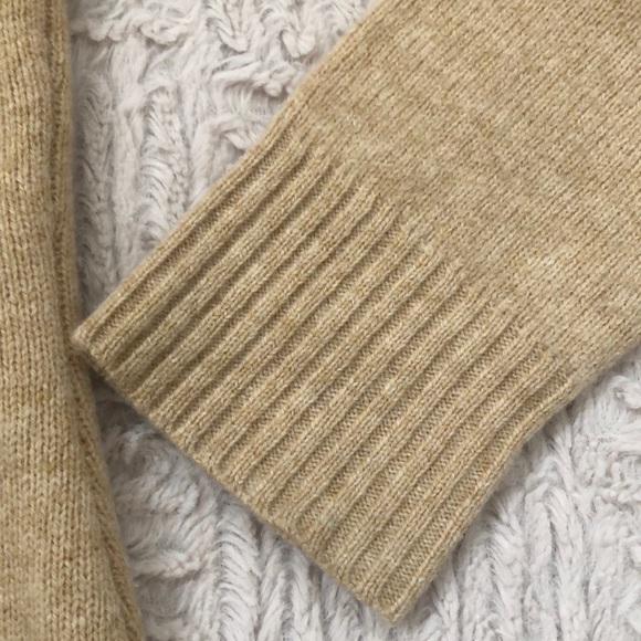 J. Crew 100% Lambs Wool v-neck sweater Size S - Picture 9 of 12